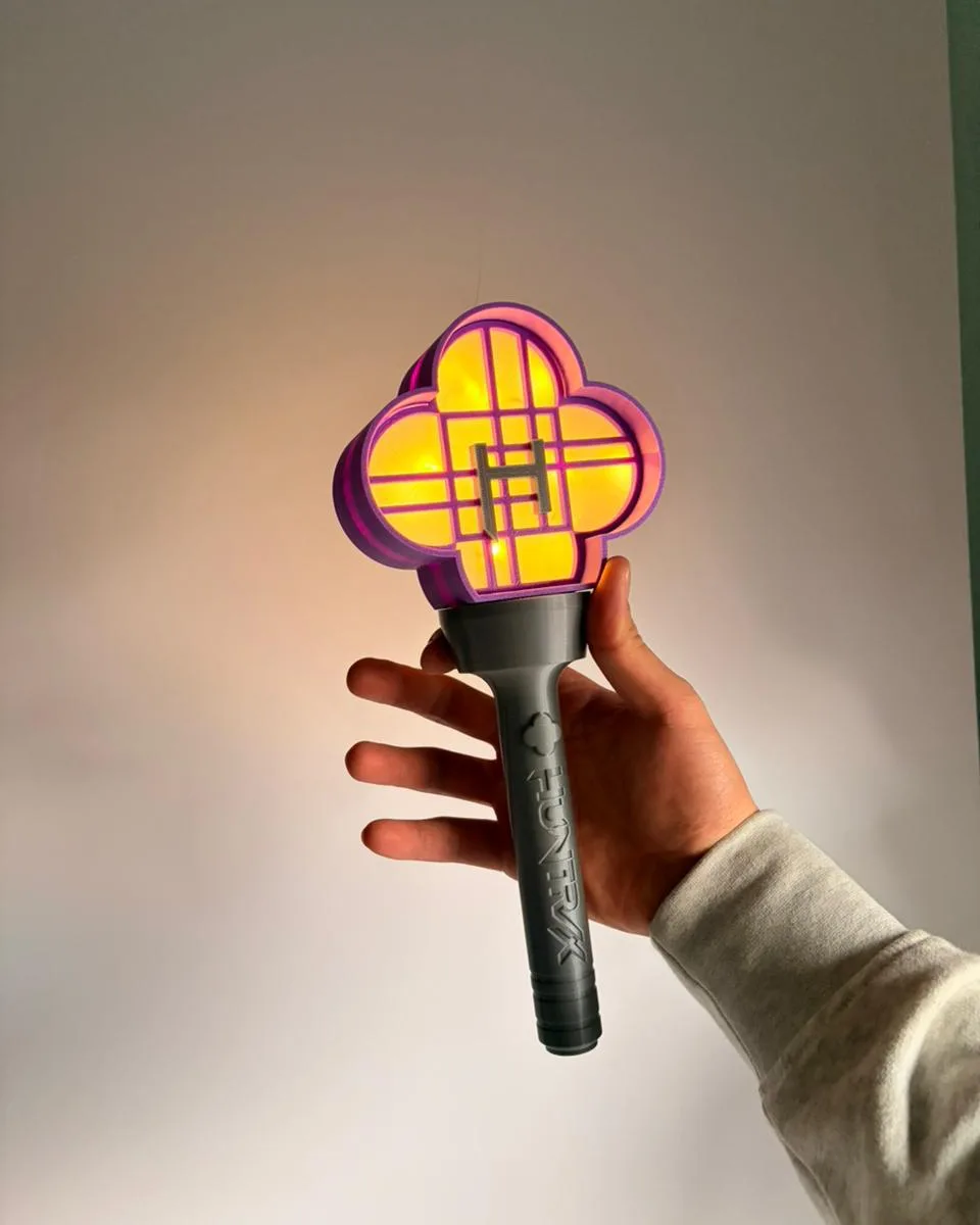 Lightstick Guerreras K-Pop encendida (foto 2)
